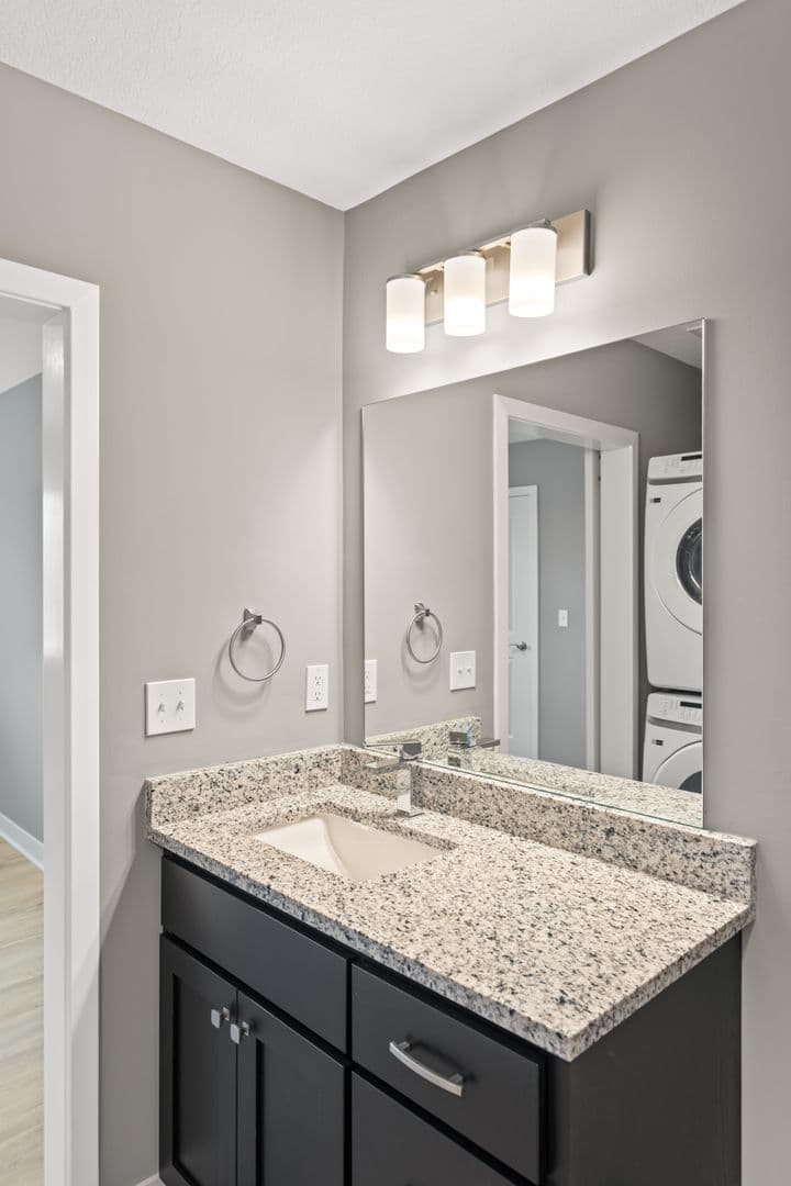 Fort Wayne Apartment: 2827 Westbrook Drive