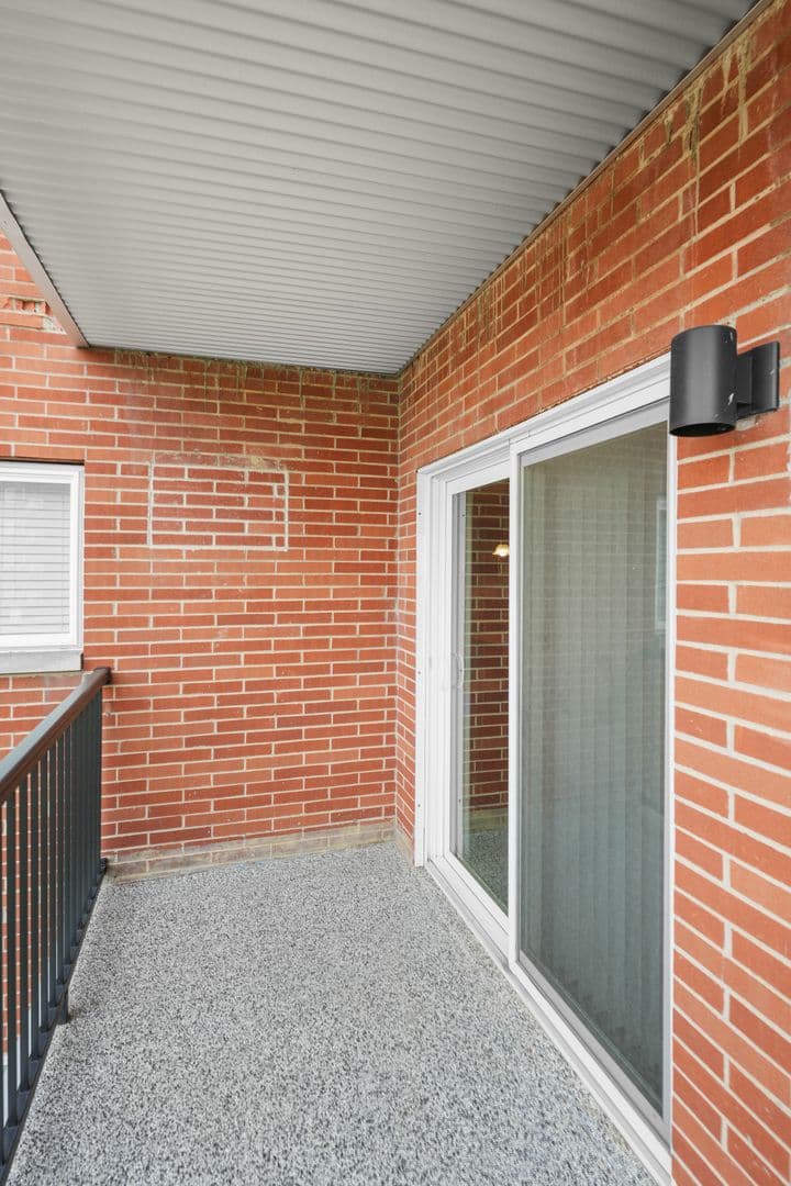 Fort Wayne Apartment: 2817 Westbrook Drive