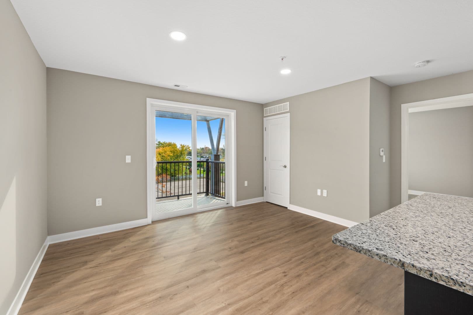 Fort Wayne Apartment: 2827 Westbrook Drive