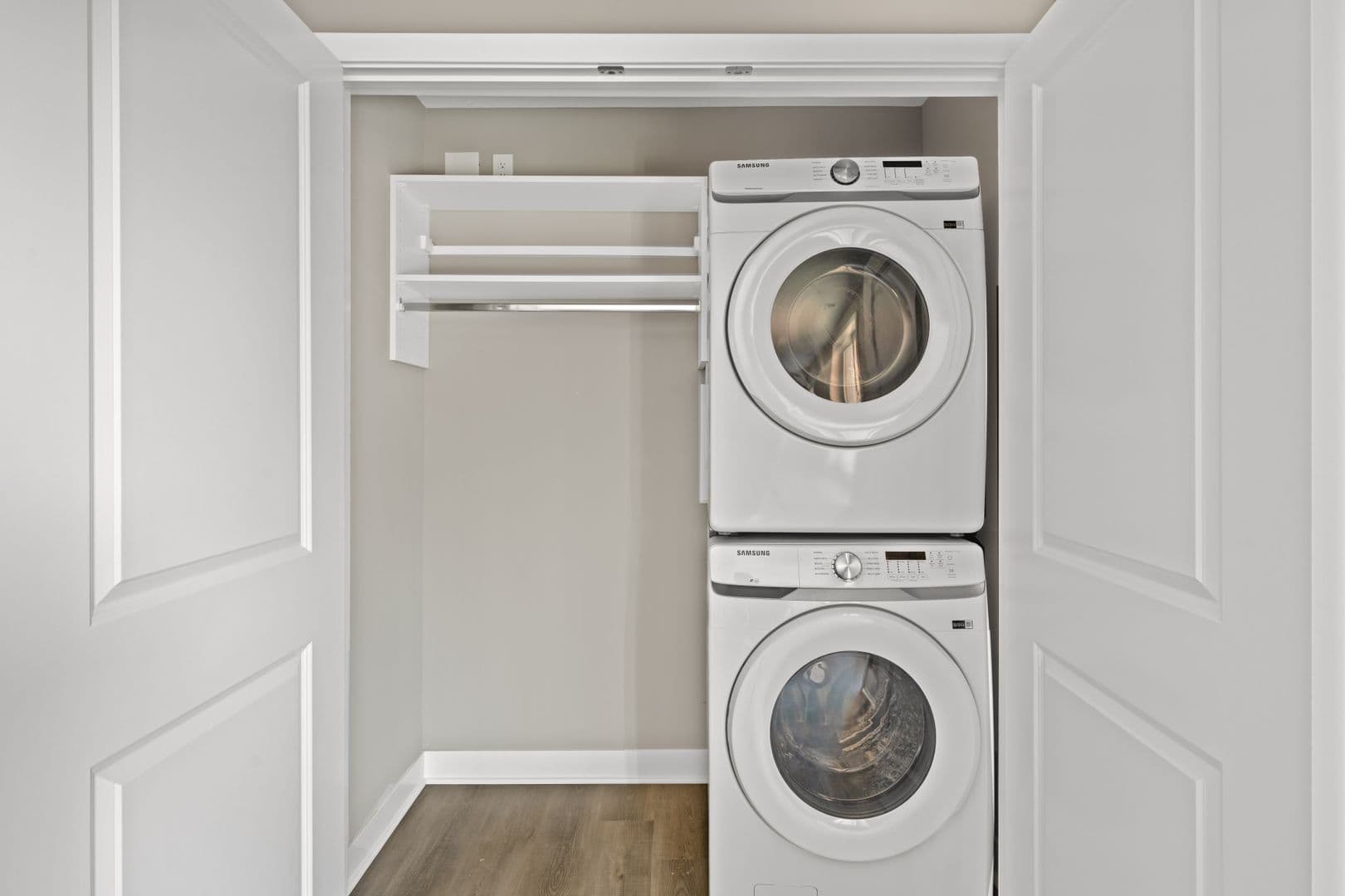 Fort Wayne Apartment: 2827 Westbrook Drive