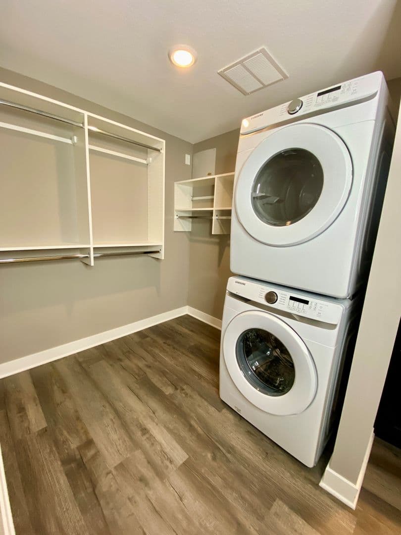 Fort Wayne Apartment: 2817 Westbrook Drive