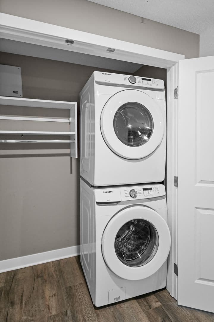Fort Wayne Apartment: 2817 Westbrook Drive