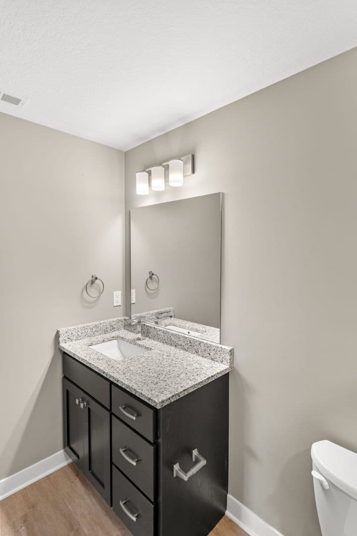 Fort Wayne Apartment: 2827 Westbrook Drive