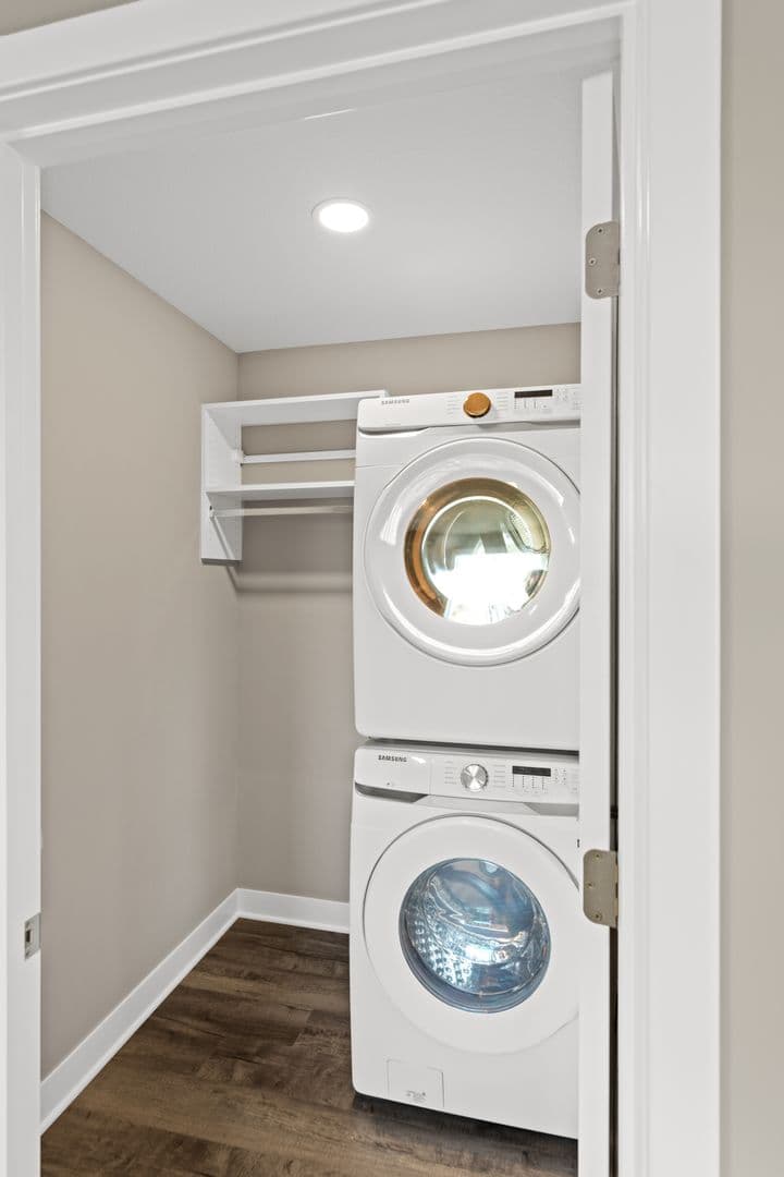 Fort Wayne Apartment: 2827 Westbrook Drive