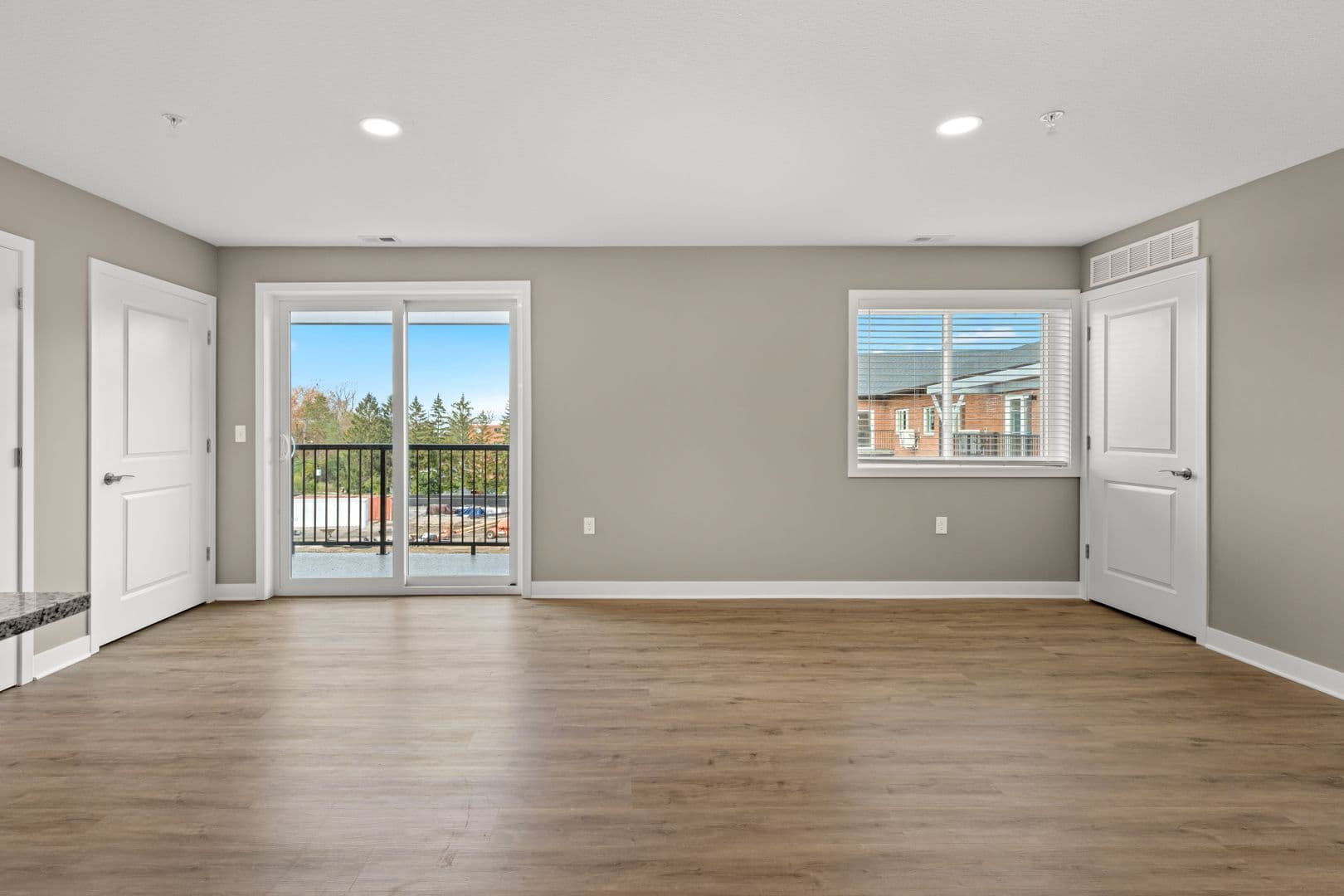 Fort Wayne Apartment: 2827 Westbrook Drive