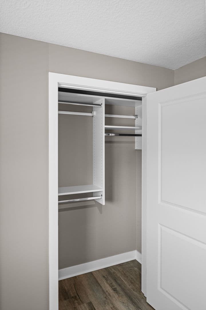 Fort Wayne Apartment: 2817 Westbrook Drive