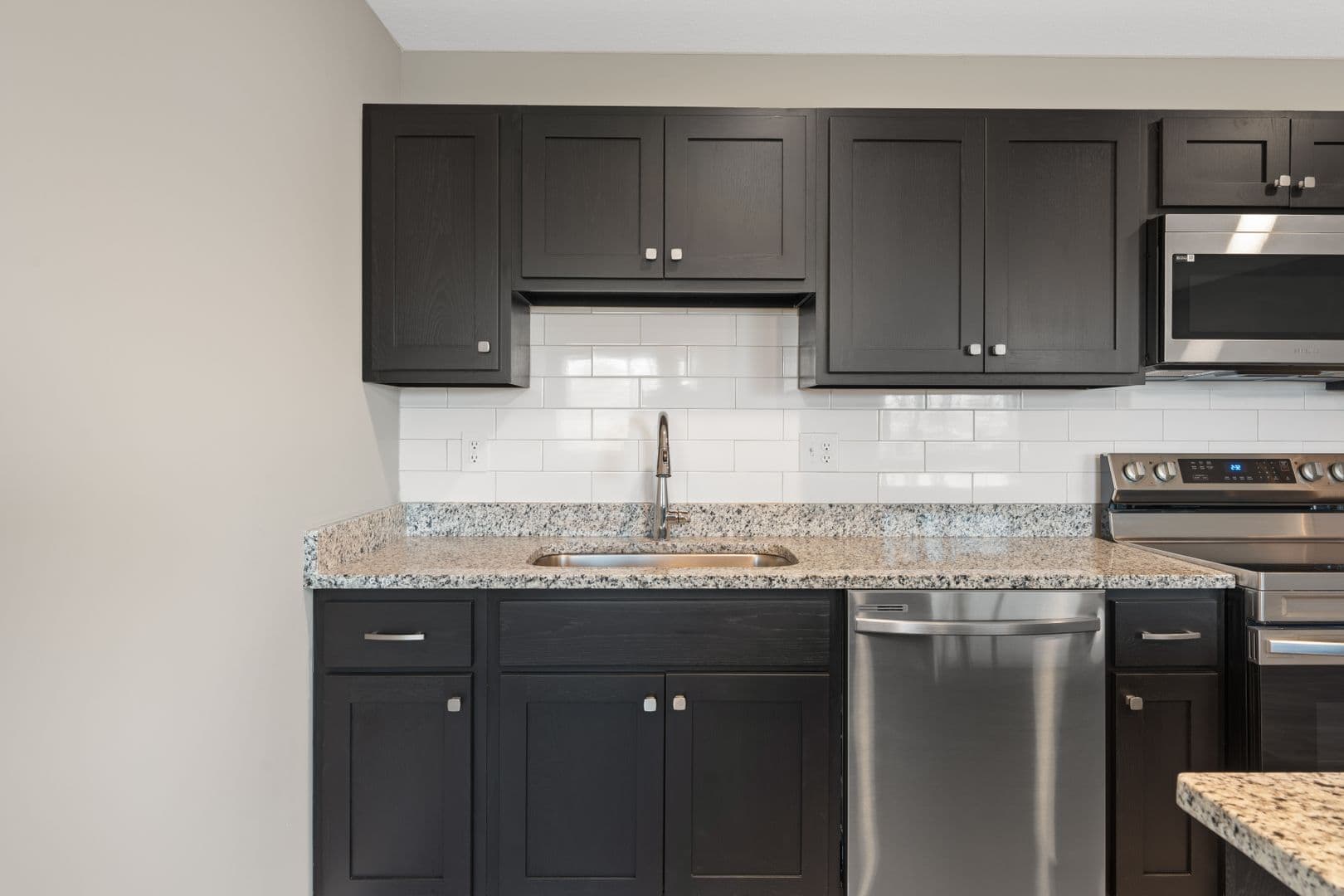 Fort Wayne Apartment: 2827 Westbrook Drive