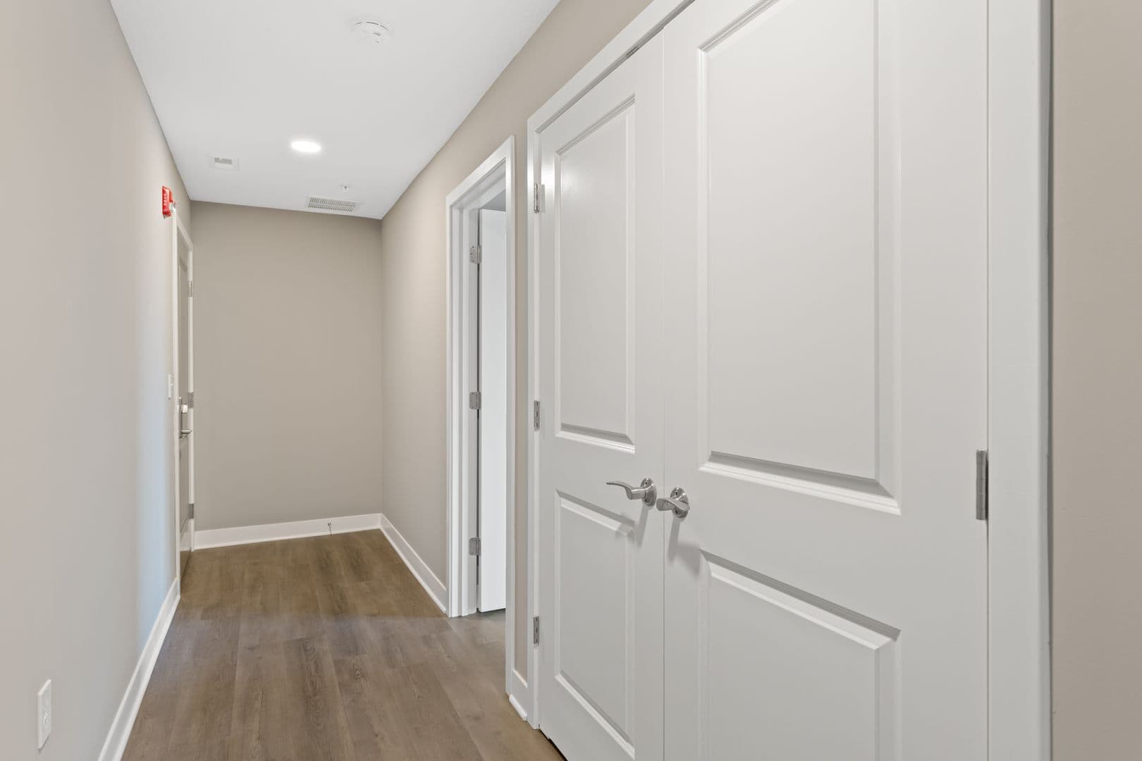 Fort Wayne Apartment: 2827 Westbrook Drive