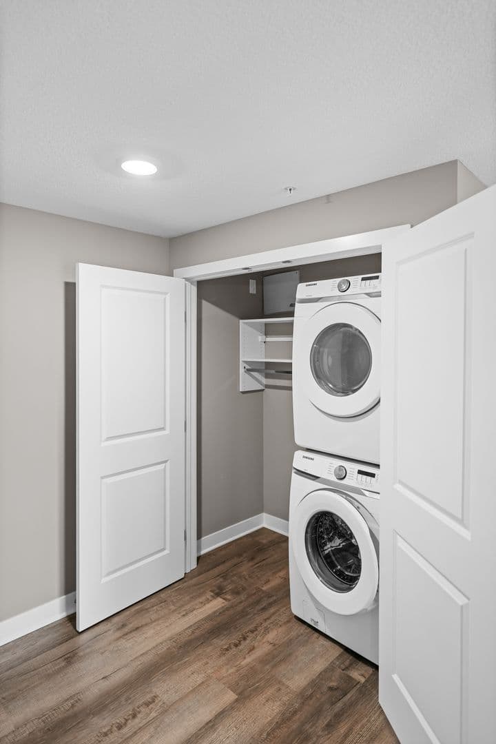 Fort Wayne Apartment: 2817 Westbrook Drive