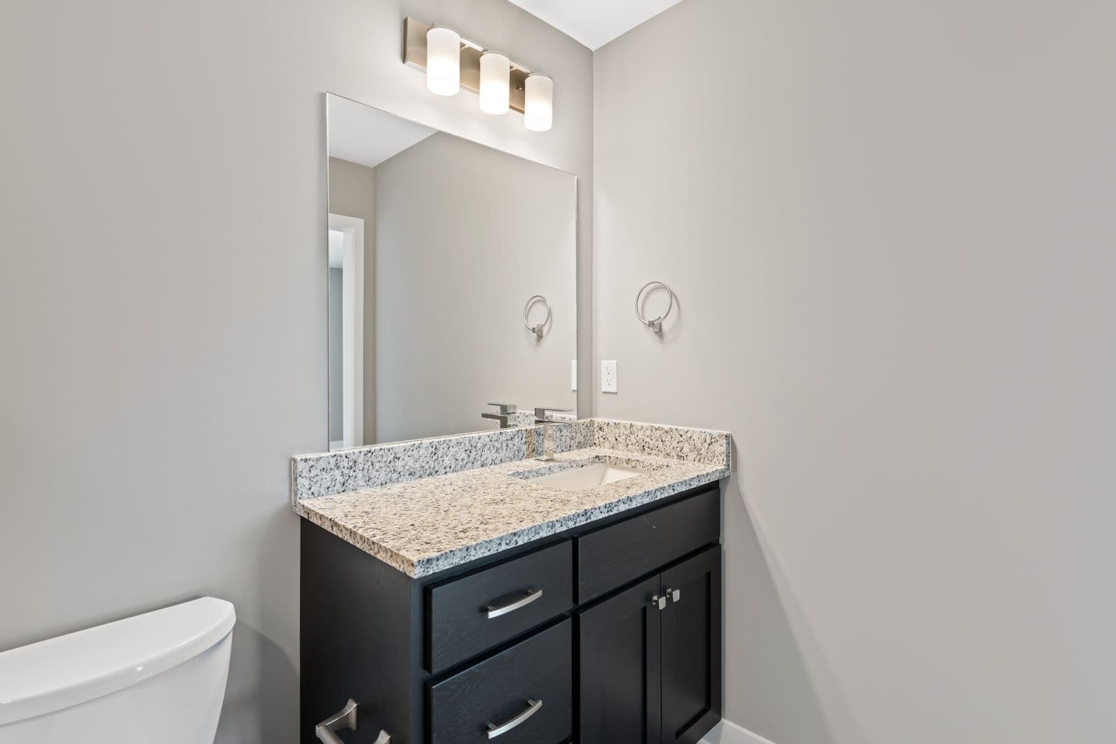 Fort Wayne Apartment: 2827 Westbrook Drive