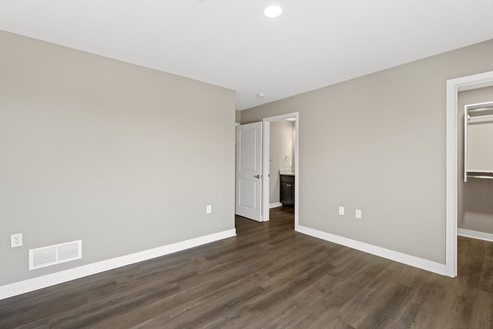 Fort Wayne Apartment: 2827 Westbrook Drive
