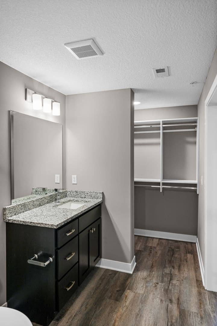 Fort Wayne Apartment: 2817 Westbrook Drive