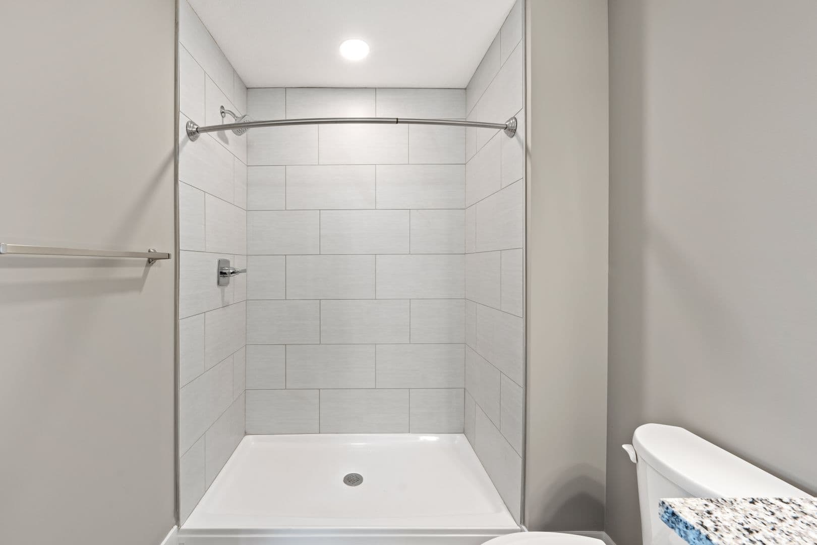 Fort Wayne Apartment: 2827 Westbrook Drive