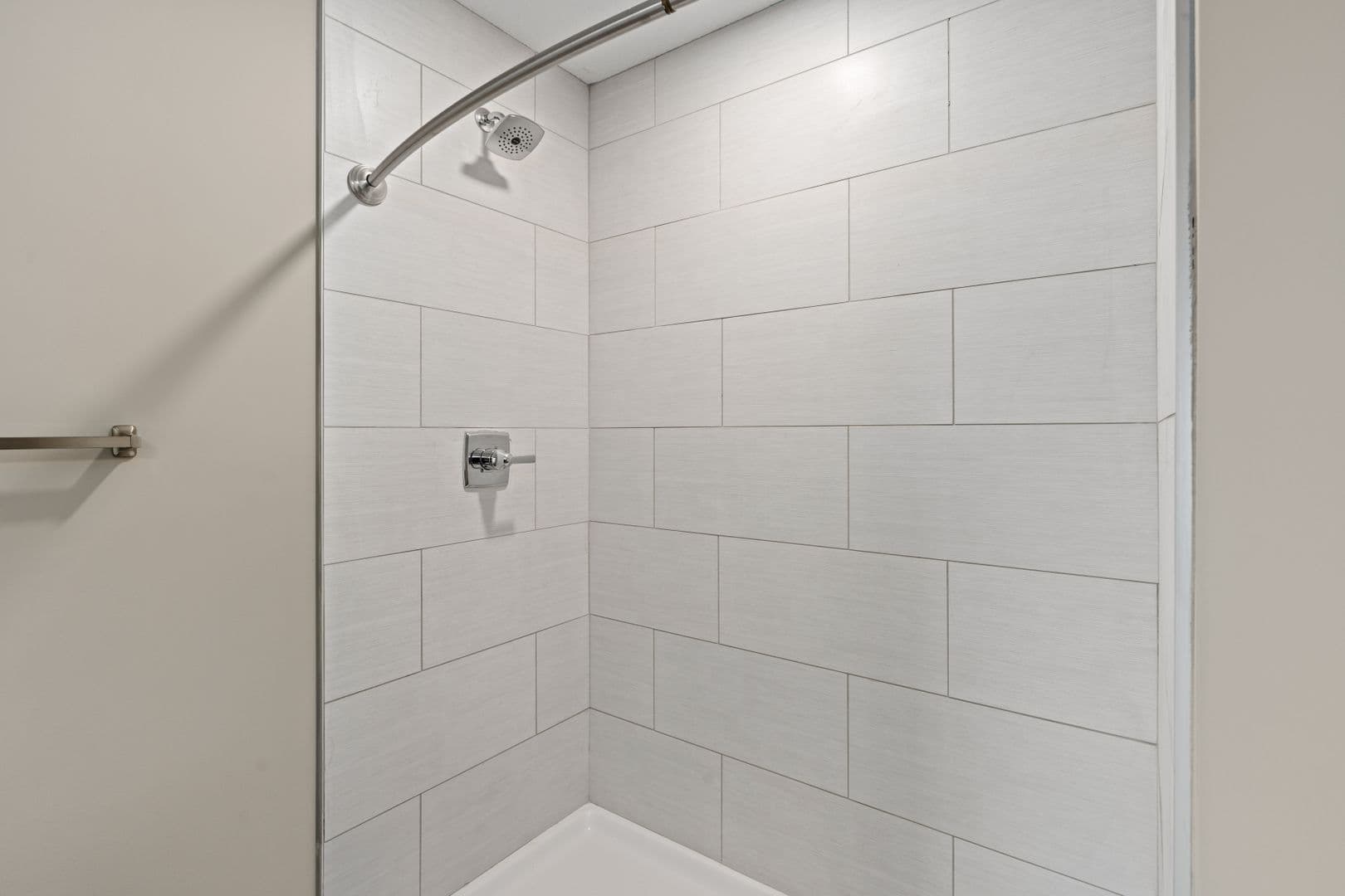 Fort Wayne Apartment: 2827 Westbrook Drive
