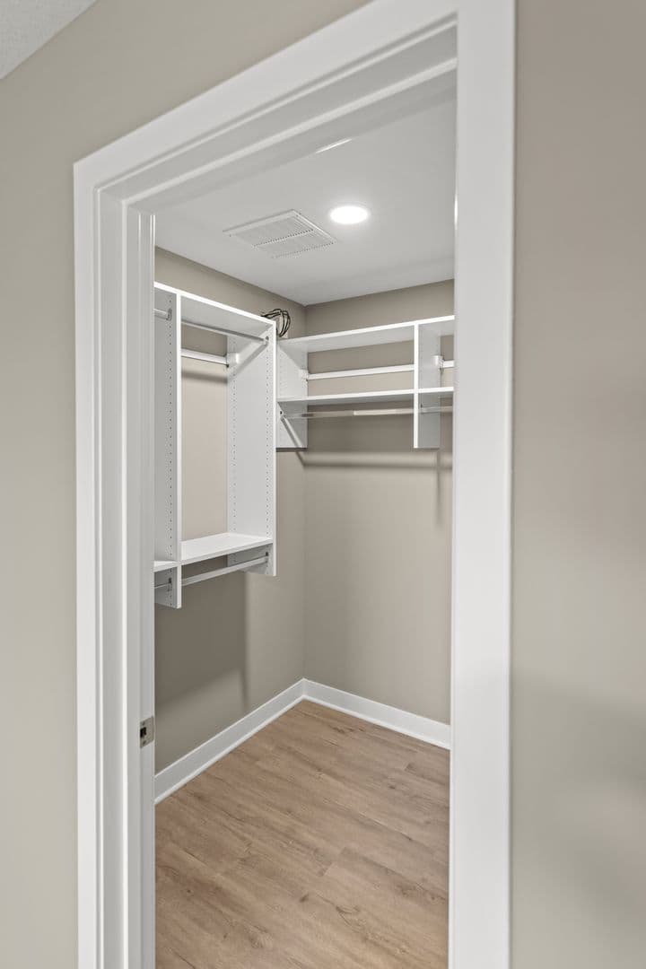 Fort Wayne Apartment: 2827 Westbrook Drive