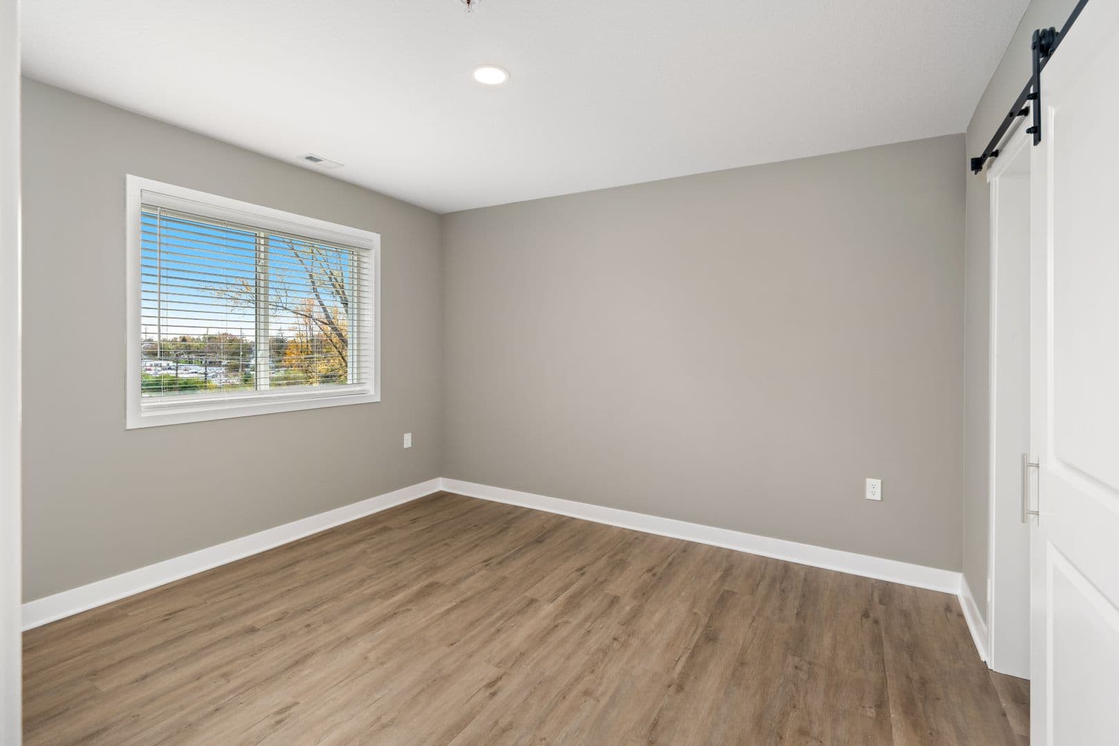 Fort Wayne Apartment: 2827 Westbrook Drive