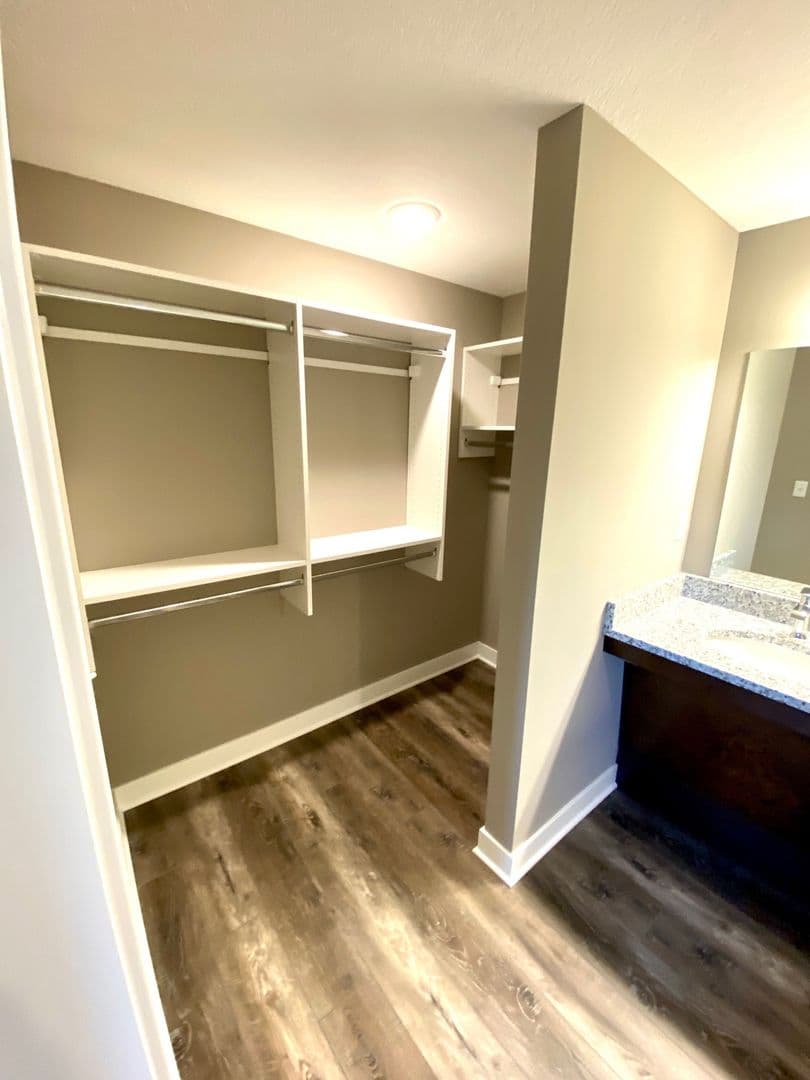 Fort Wayne Apartment: 2917 Westbrook Drive