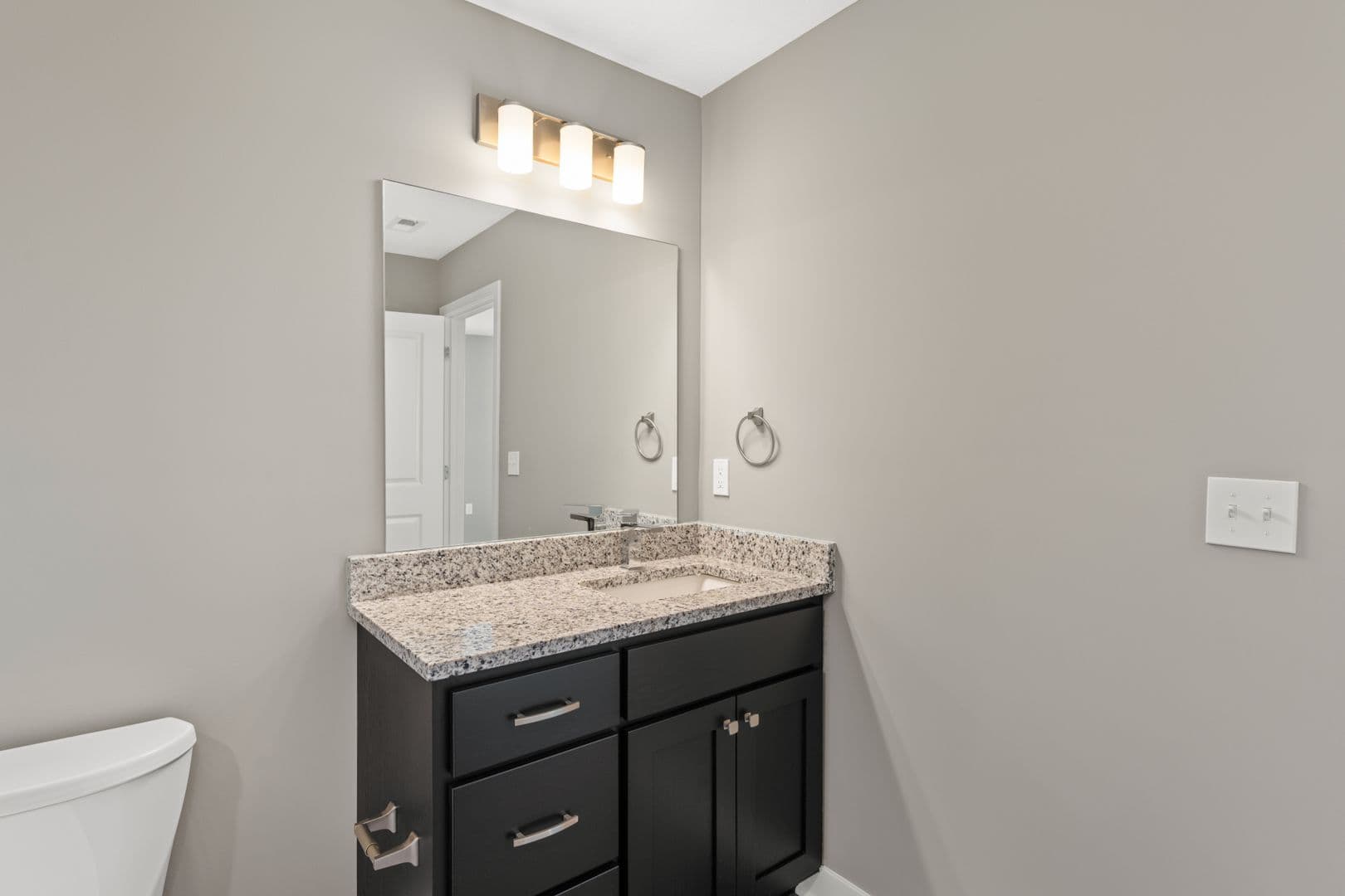 Fort Wayne Apartment: 2827 Westbrook Drive
