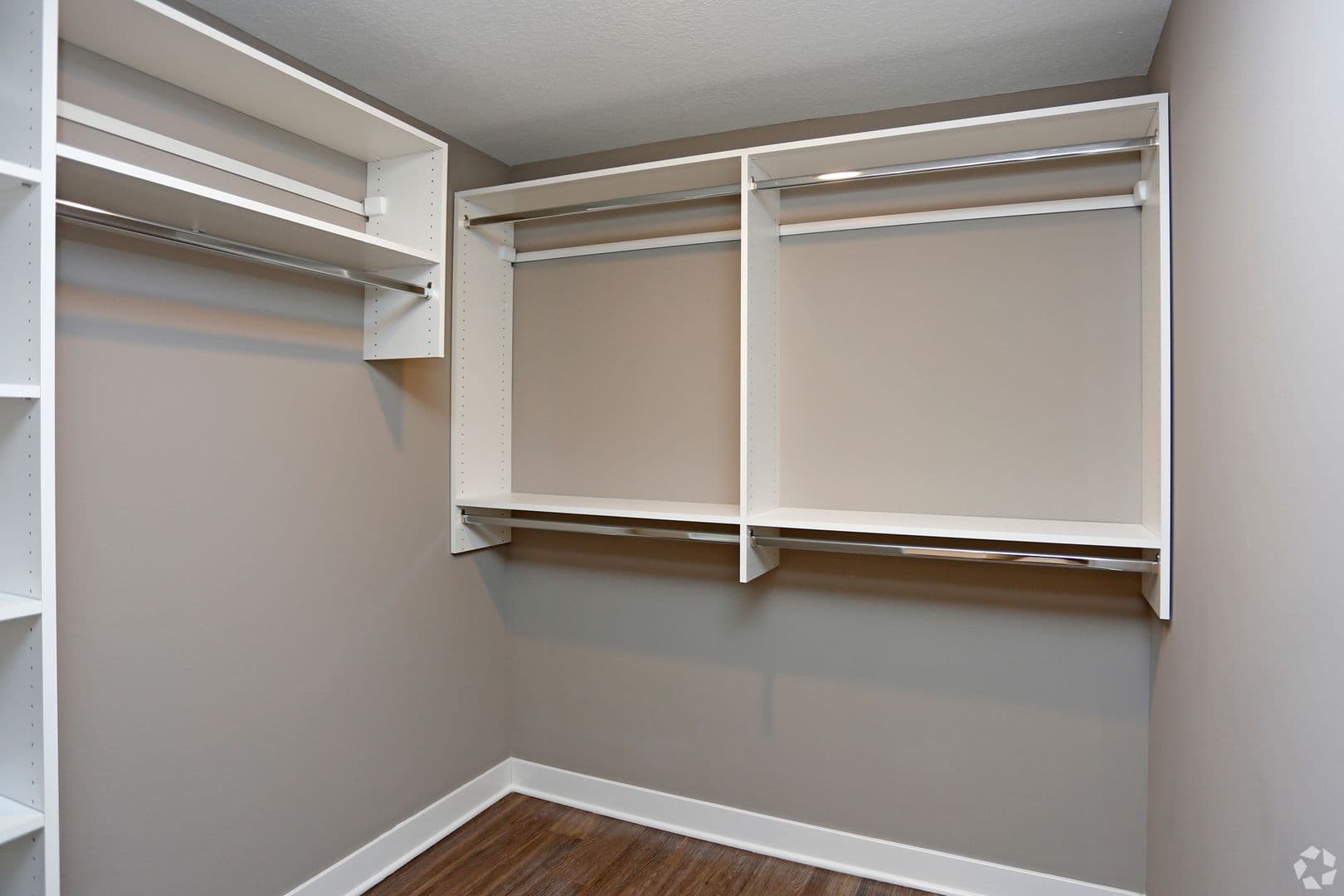 Fort Wayne Apartment: 2917 Westbrook Drive