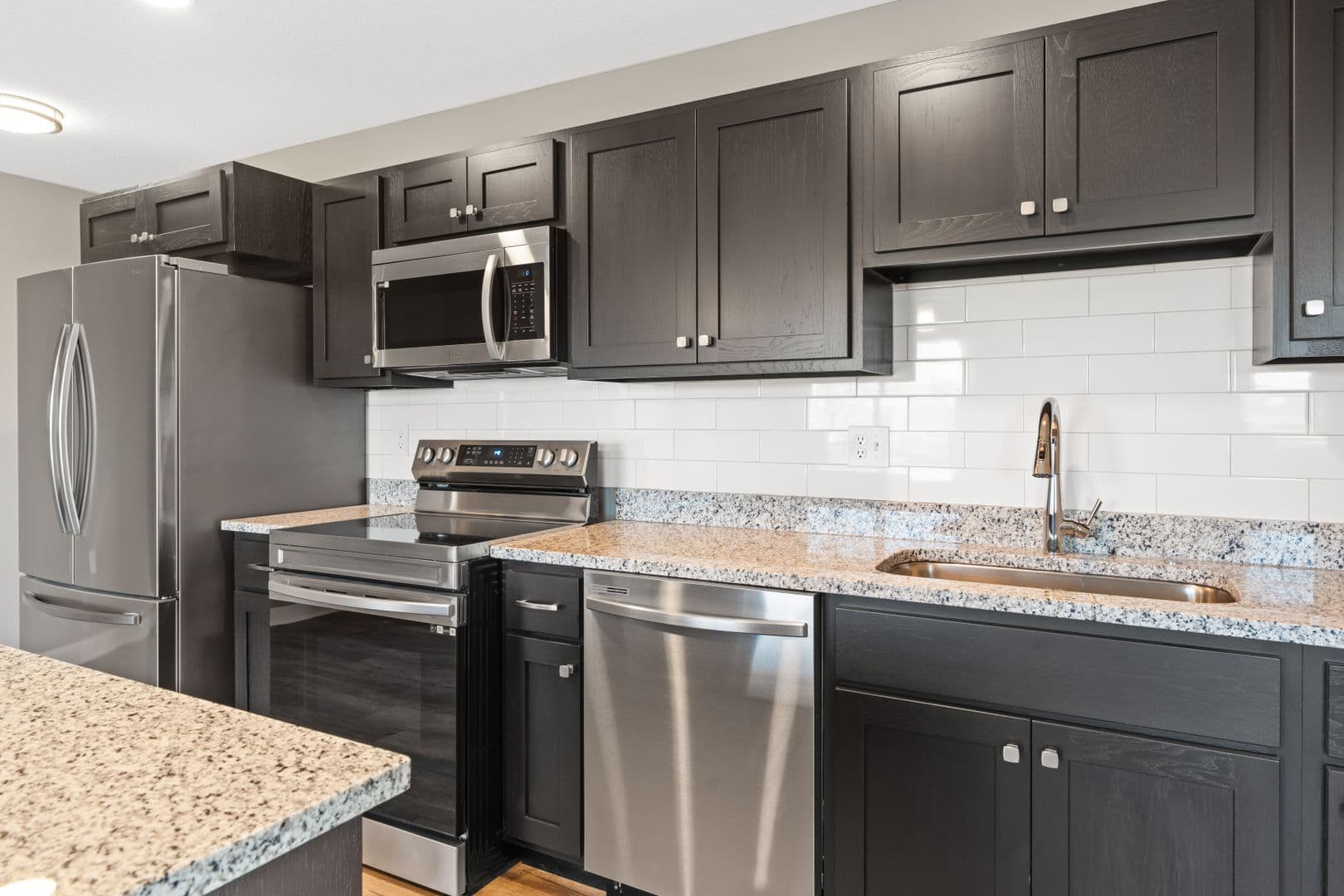 Fort Wayne Apartment: 2827 Westbrook Drive