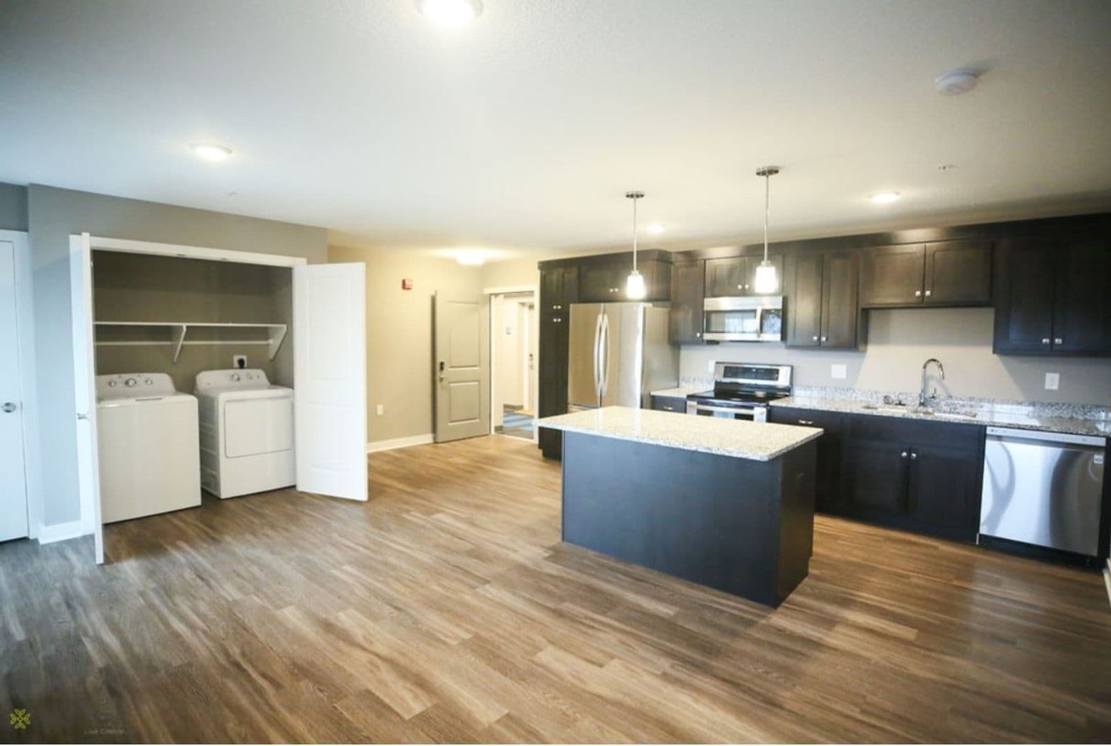 Fort Wayne Apartment: 2807 Westbrook Drive
