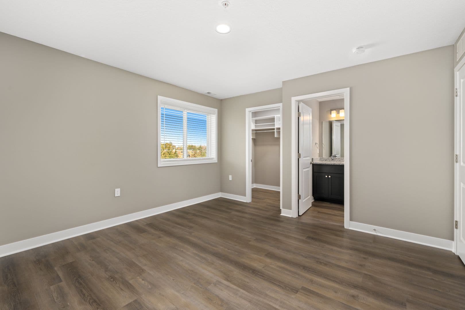 Fort Wayne Apartment: 2827 Westbrook Drive