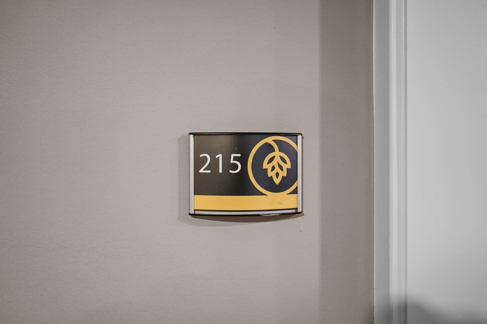 Fort Wayne Apartment: 2817 Westbrook Drive
