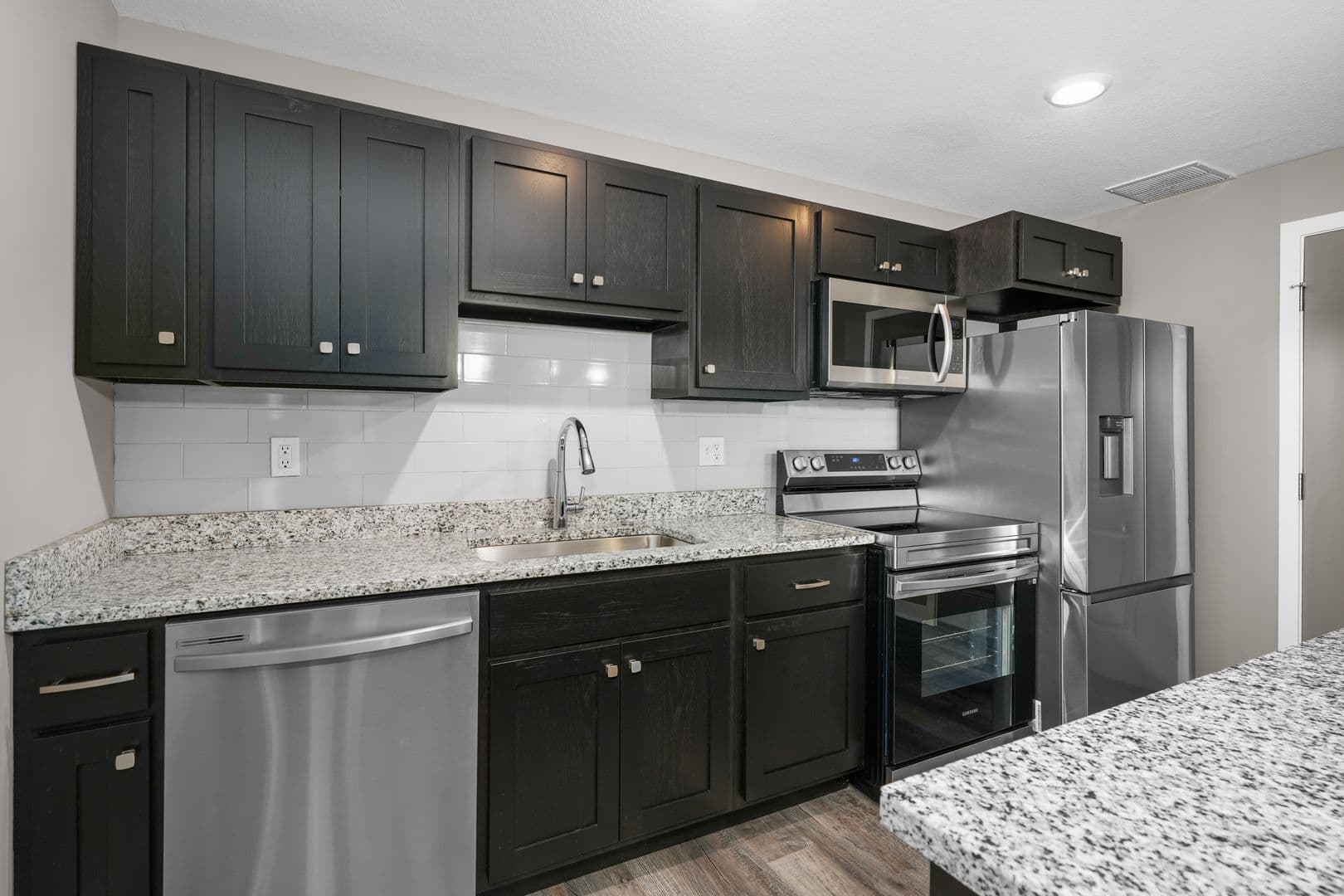 Fort Wayne Apartment: 2817 Westbrook Drive