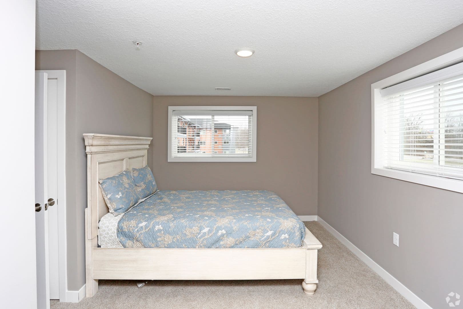 Fort Wayne Apartment: 2907 Westbrook Drive