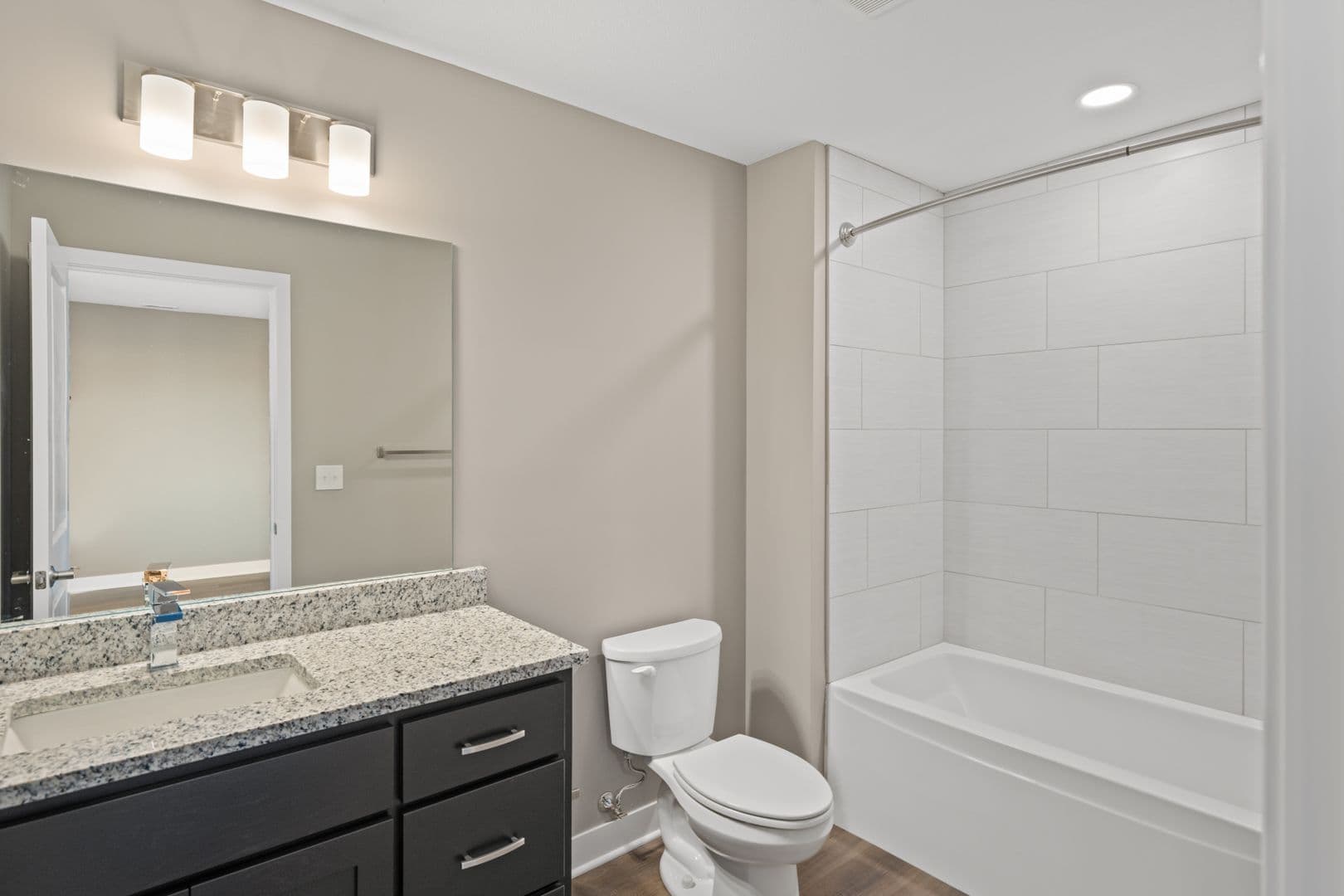 Fort Wayne Apartment: 2827 Westbrook Drive