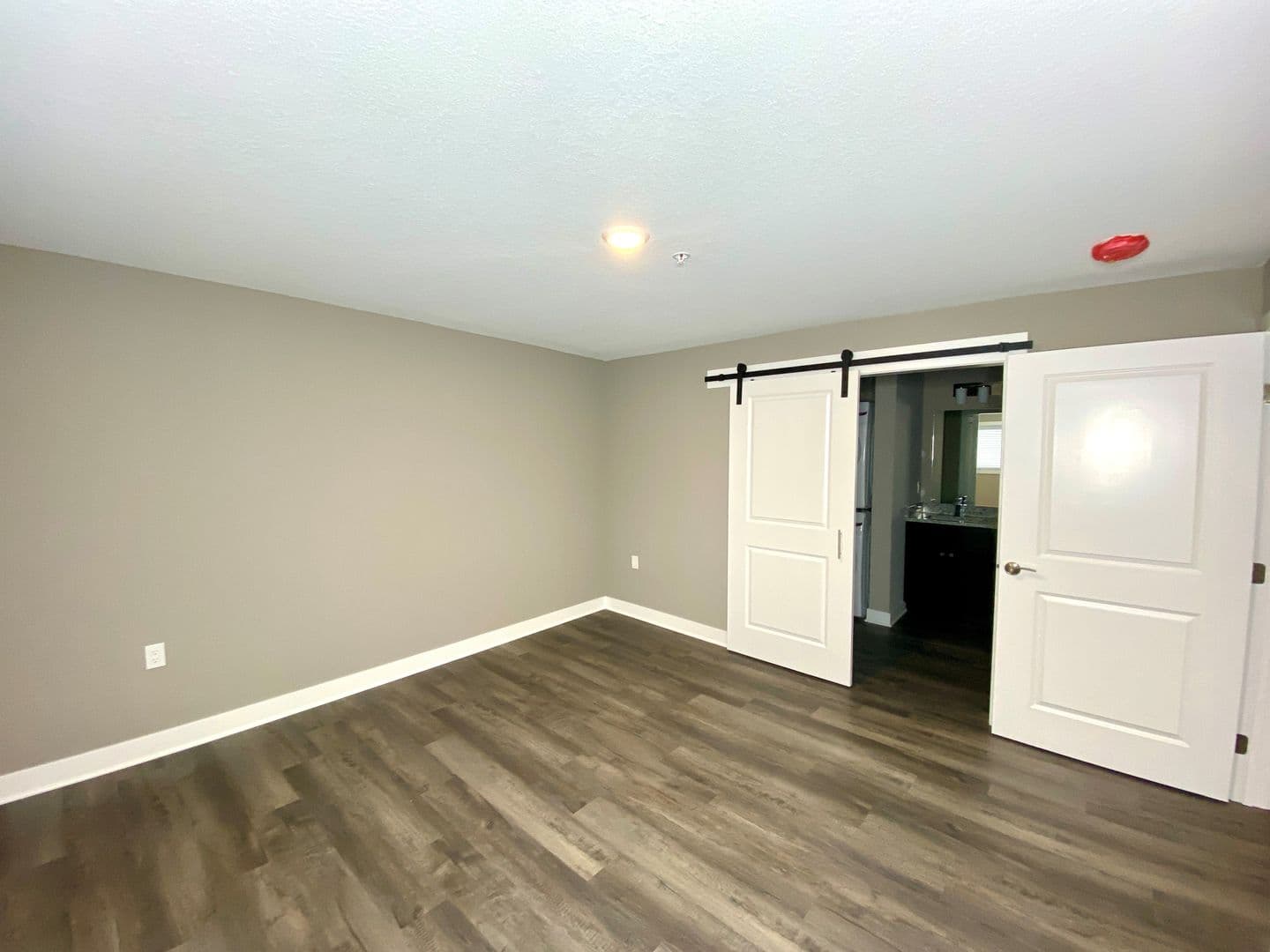 Fort Wayne Apartment: 2817 Westbrook Drive