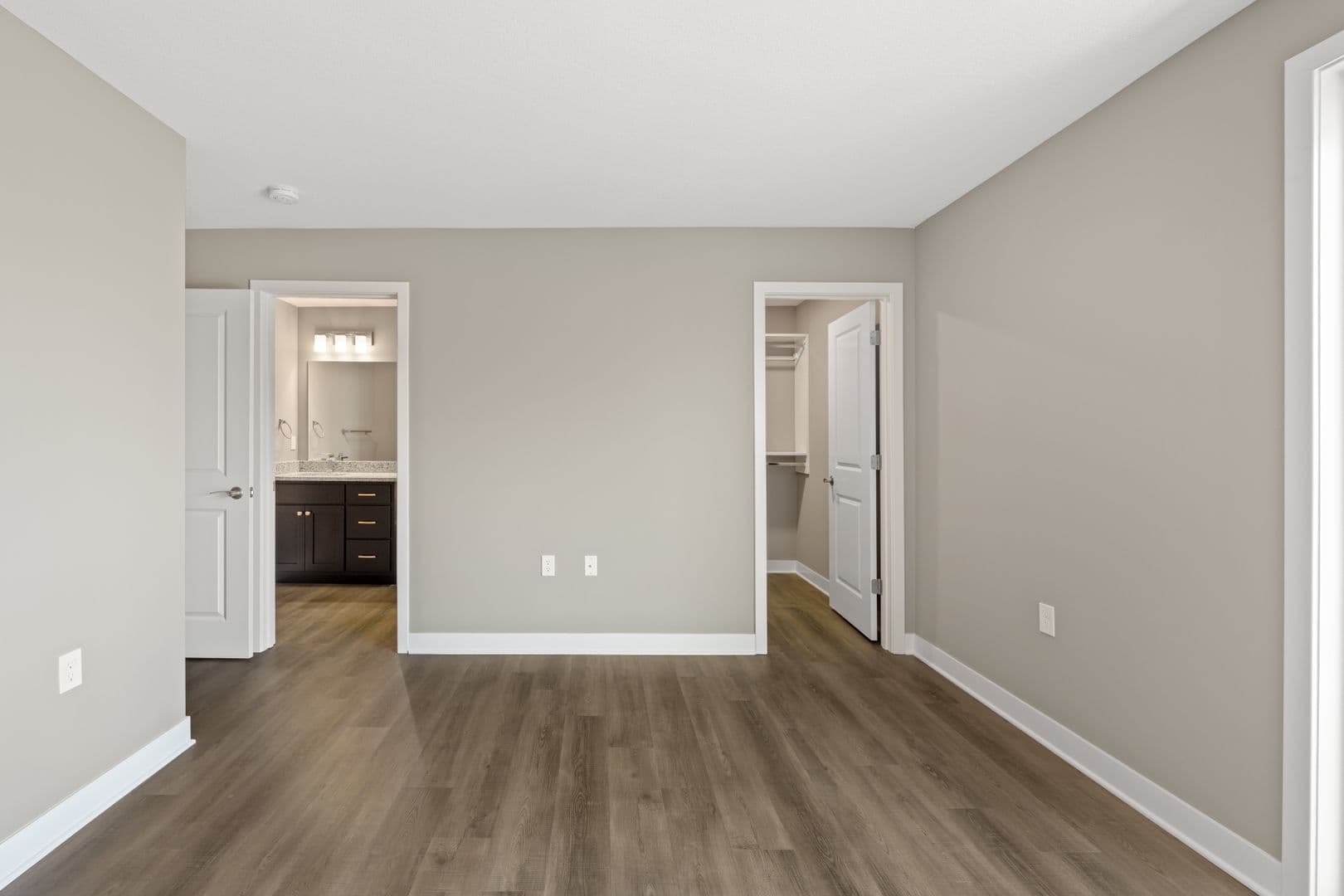 Fort Wayne Apartment: 2827 Westbrook Drive