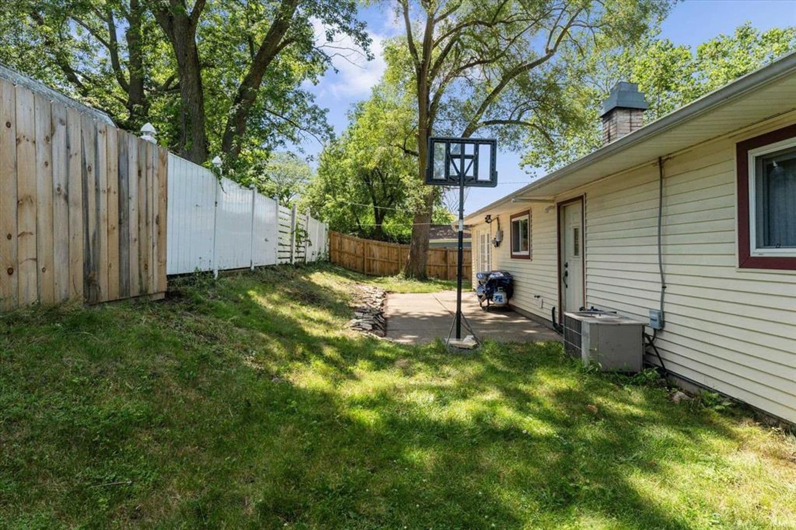 South Bend House: 1954 Malvern Way
