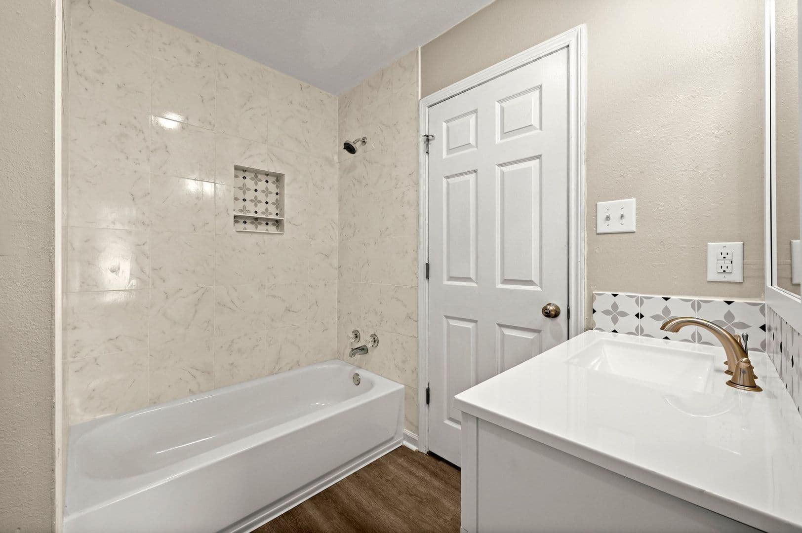 Gonzales Condo: 12027 Roddy Rd
