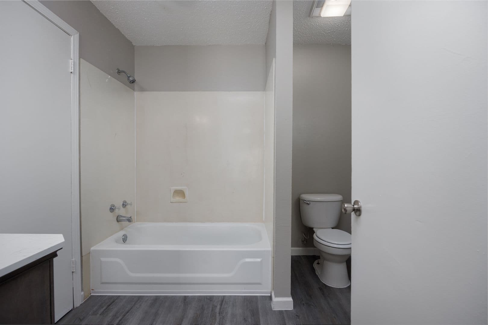 Gonzales Condo: 12023 Roddy Rd