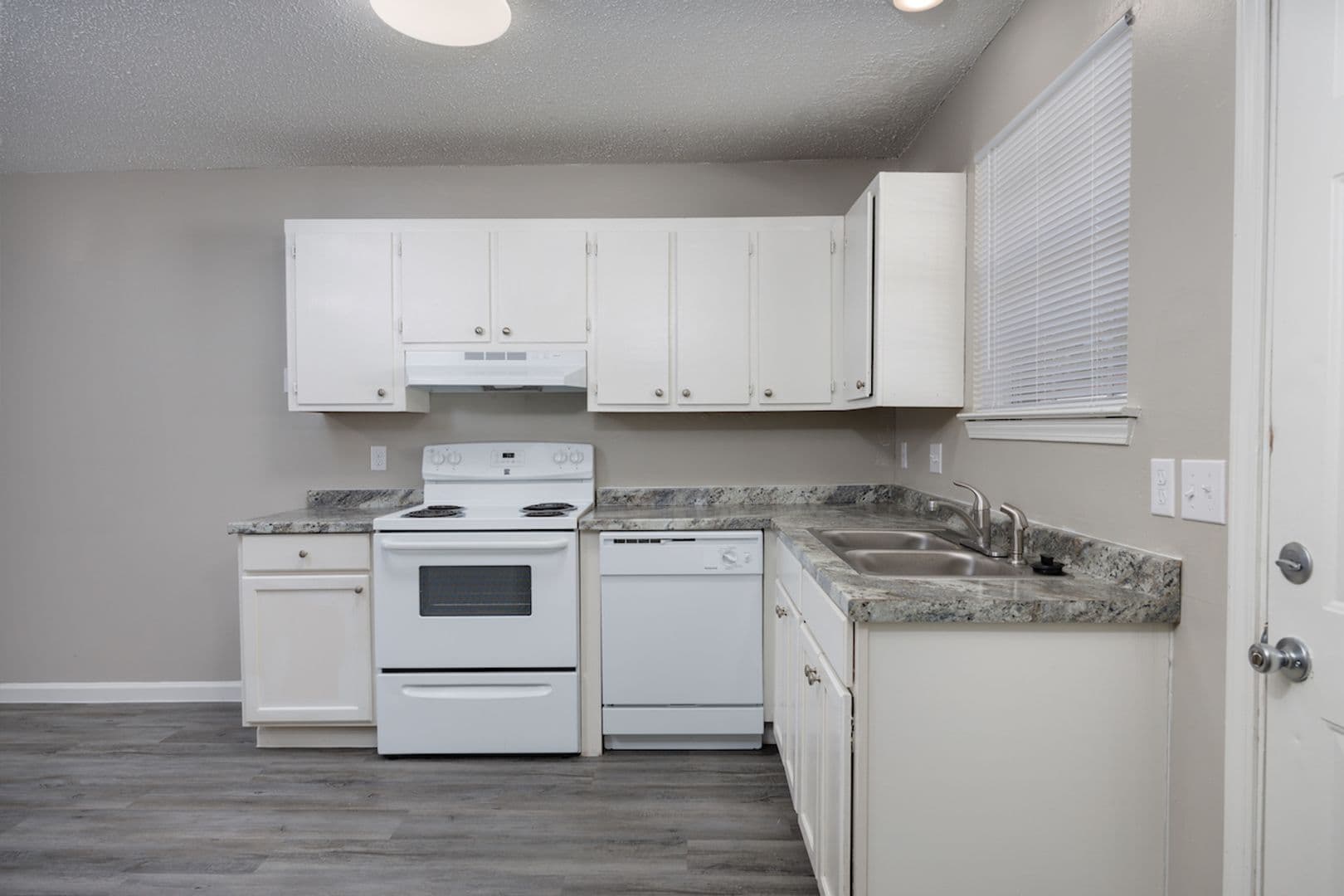 Gonzales Condo: 12023 Roddy Rd