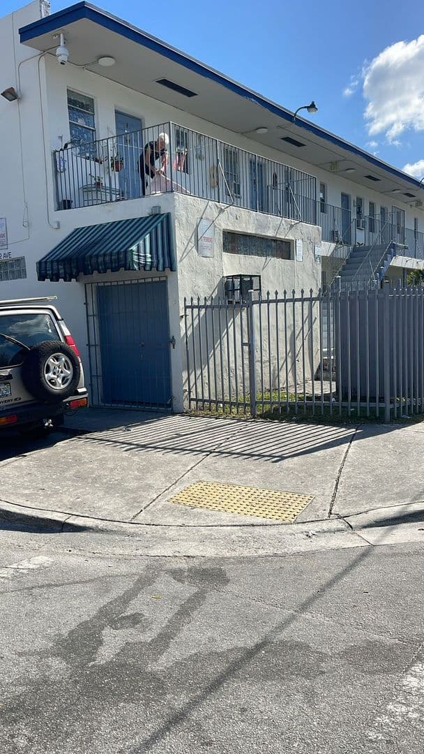 Miami Apartment: 1201 & 1232 NW 1 PL
