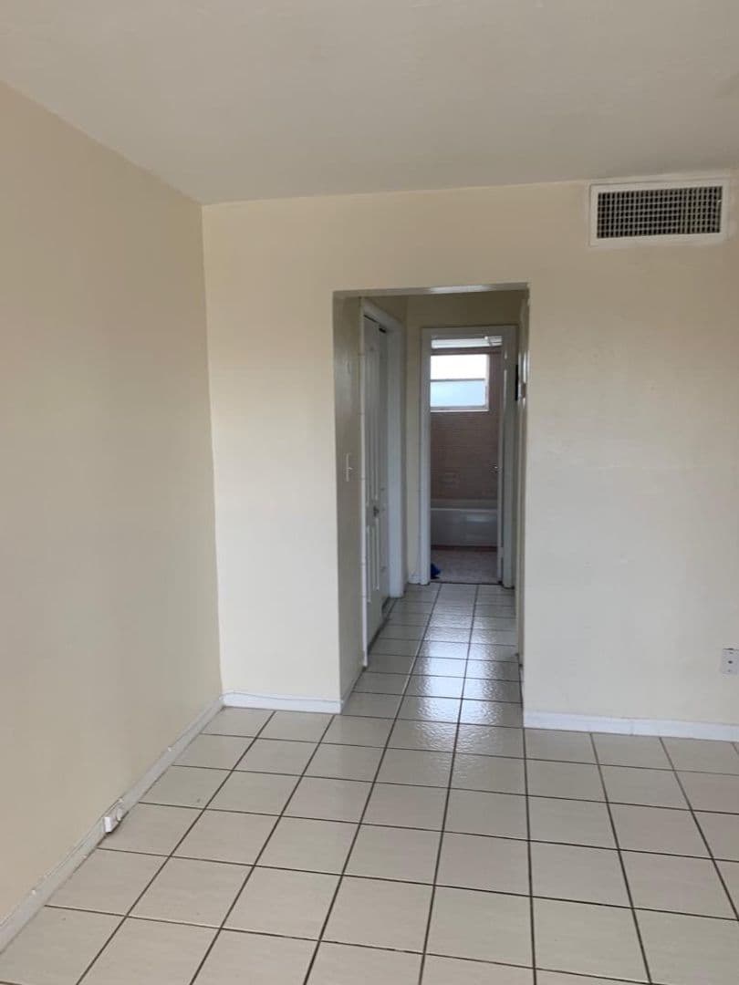 Hialeah Apartment: 1345 W 29 Street