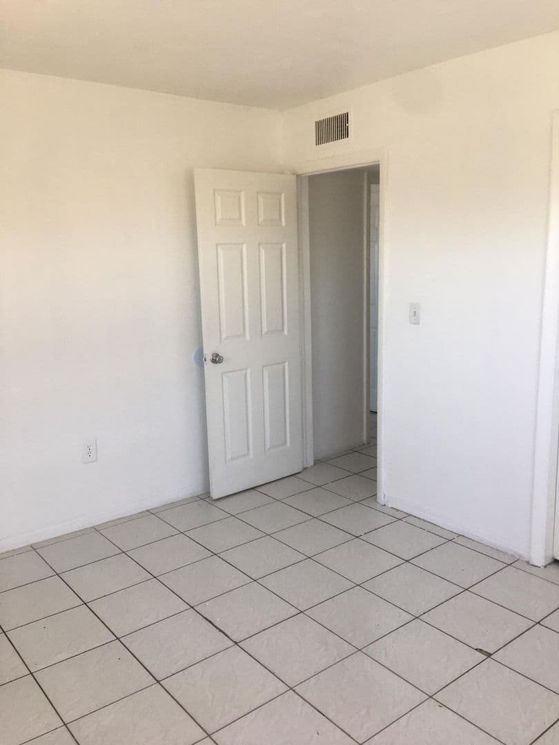 Hialeah Apartment: 1345 W 29 Street