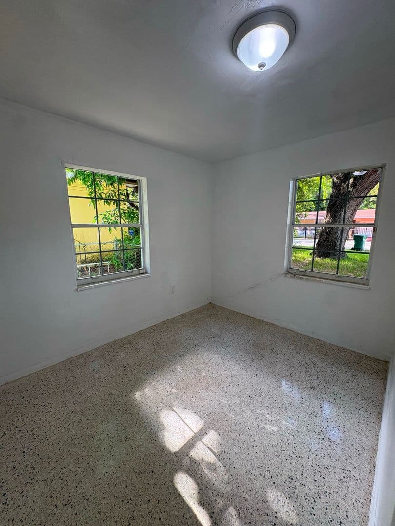 North Miami Townhome: 475 NE 164 St