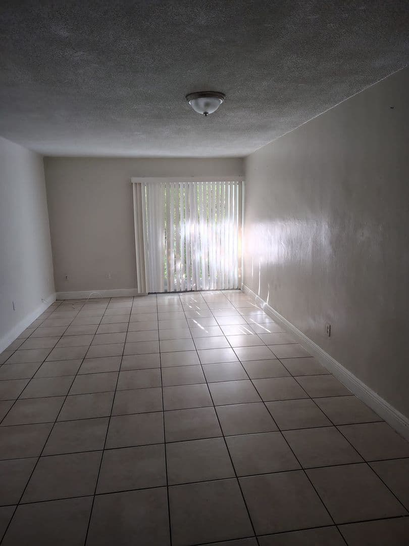 North Miami Apartment: 790 NE 128th Street