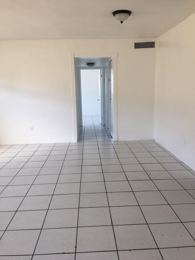 Hialeah Apartment: 1345 W 29 Street