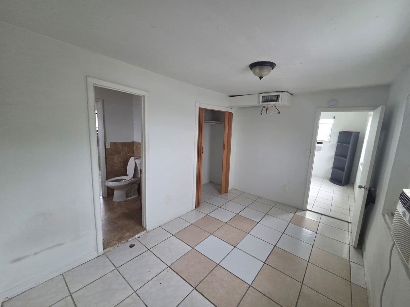 Miami Apartment: 235/245 SW 6 Ave
