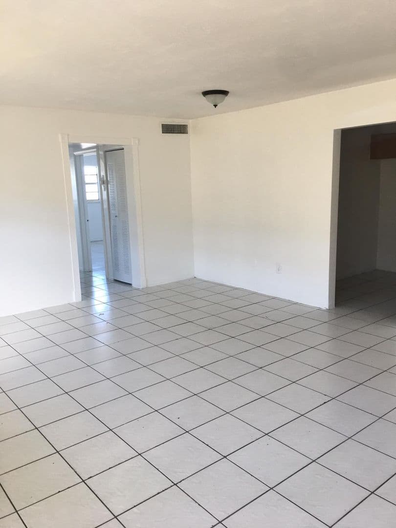Hialeah Apartment: 1345 W 29 Street