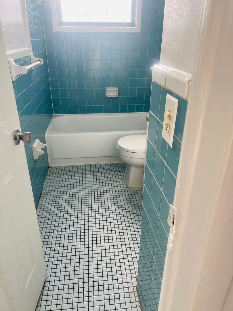 Hialeah Apartment: 1345 W 29 Street