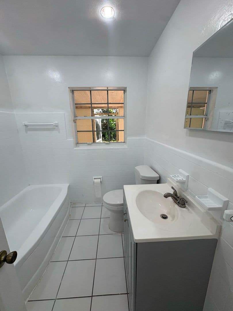 North Miami Townhome: 475 NE 164 St