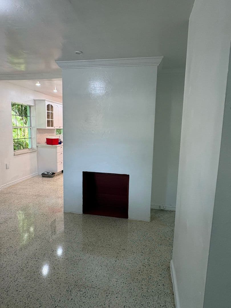 North Miami Townhome: 475 NE 164 St