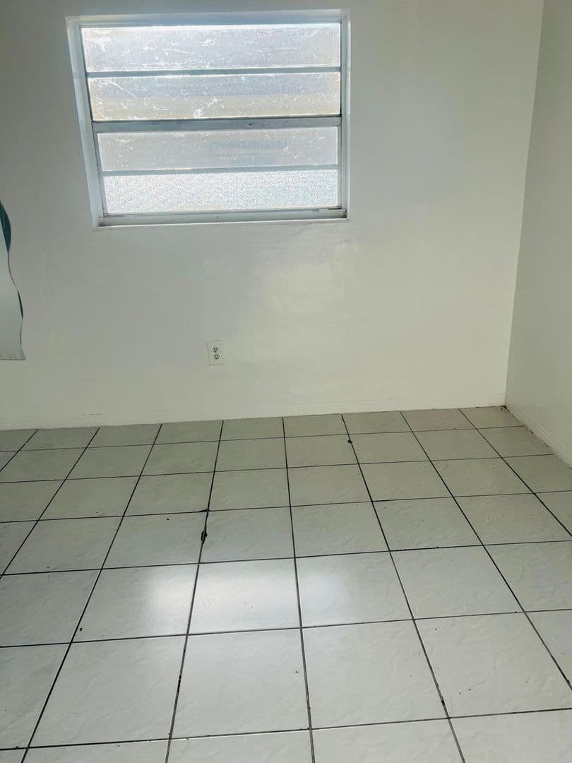 Hialeah Apartment: 1345 W 29 Street