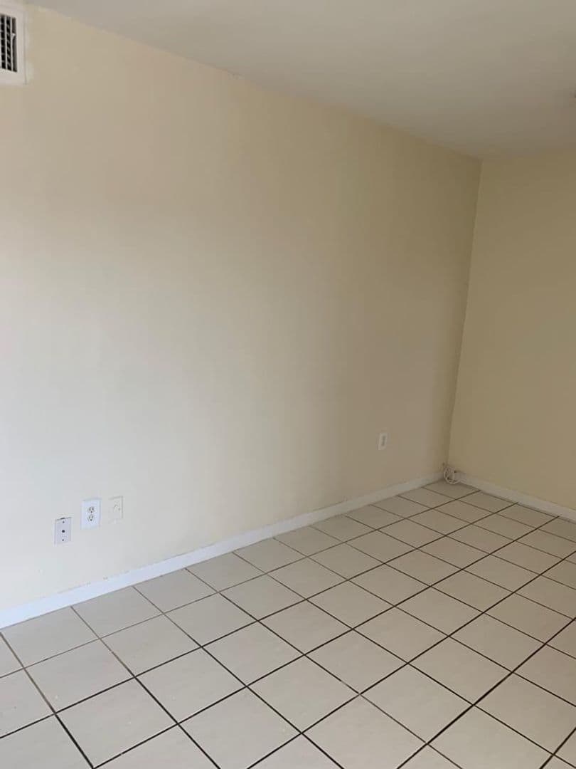 Hialeah Apartment: 1345 W 29 Street