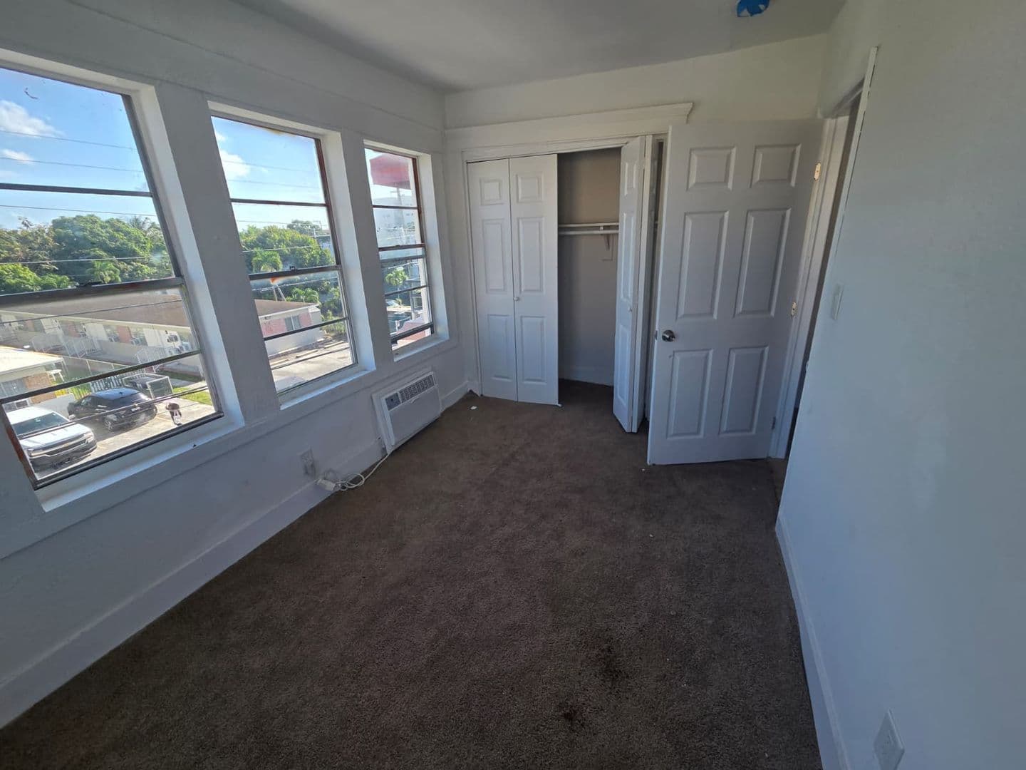 Miami Apartment: 959 SW 5 St